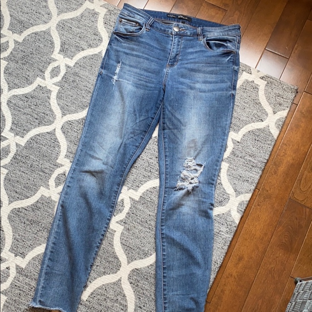 Stunning distressed jeans. Nice light blue wash.
